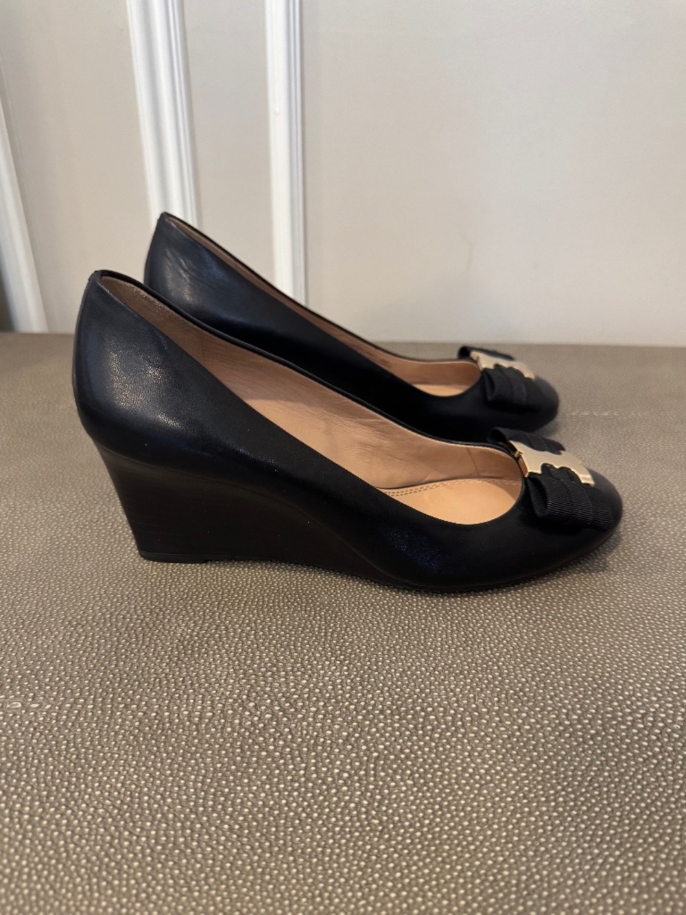 Tory Burch Gemini Black Leather Grosgrain Bow Wedge Heels Size 7M